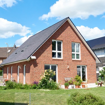 Mondorf, Hafennähe! Freistehendes Einfamilienhaus mit großem Garten