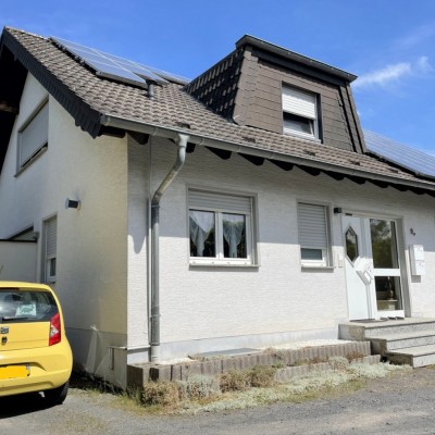 Dachgeschosswohnung mit eigenem Gartenanteil in guter Wohnlage von Rheidt